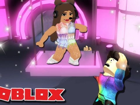 How to dance on Roblox