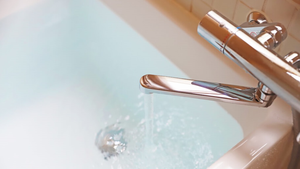 Discover Reasons and Solutions to Bathtub Faucet Won't Turn Off Buzzy